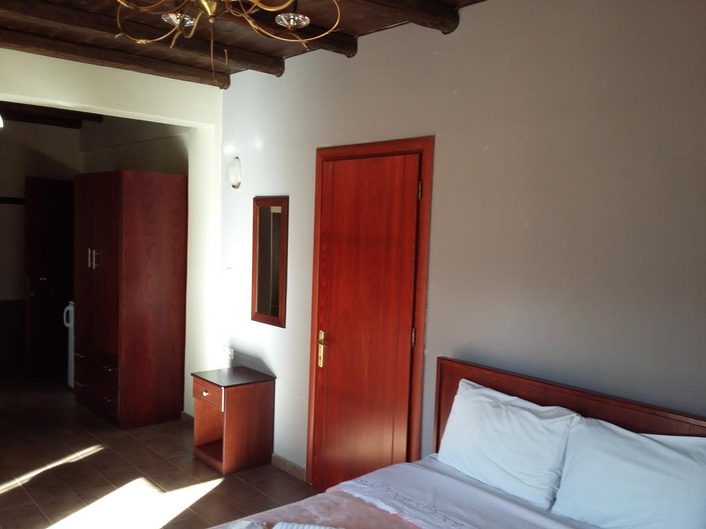 Voreas Hotel Káto Loutrákion الغرفة الصورة
